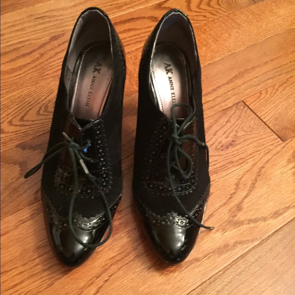 Lace up shoes